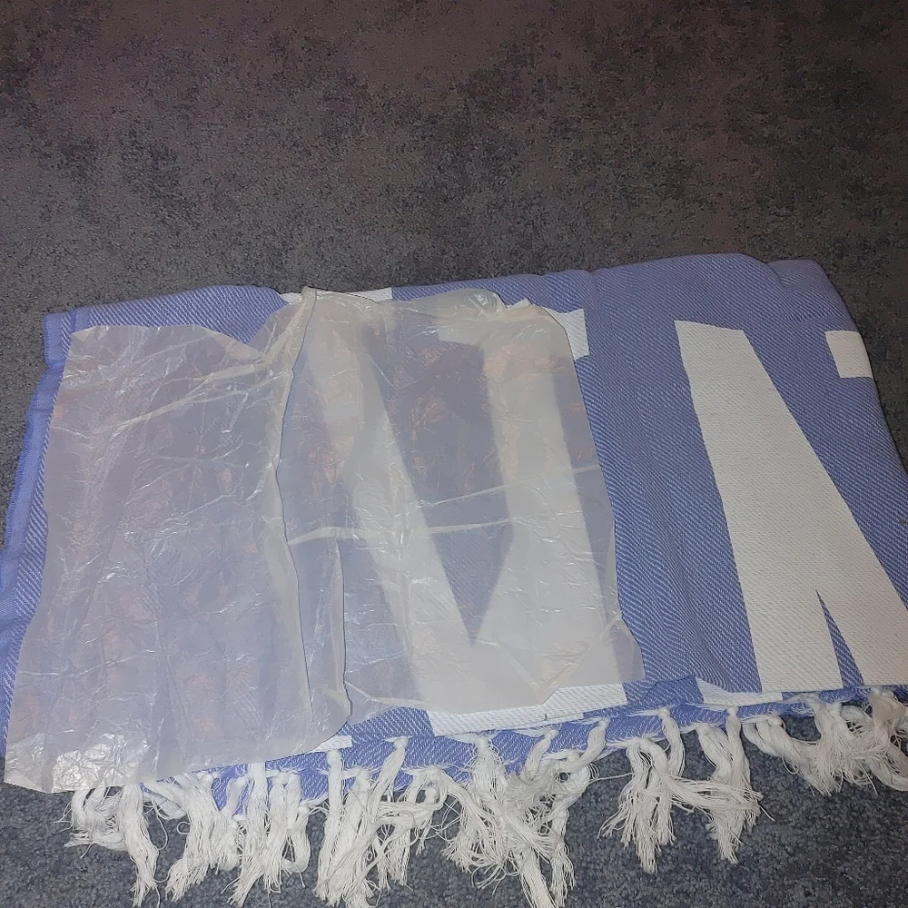 Victoria's Secret Cream and Red Retro Tote And Blanket Bundle. - Picture 9 of 11